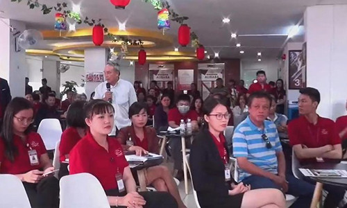 Cong ty Alibaba het sach von, tim cach doi pho voi khach doi tien