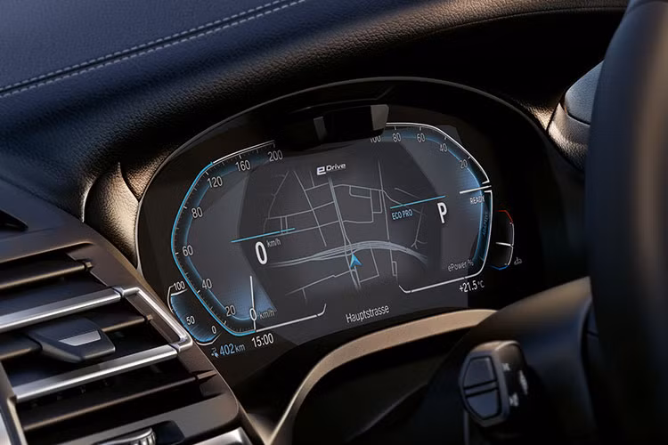 Mẫu xe SUV điện BMW iX3 2023 mới sử dụng cụm pin lithium-ion 80 kWh, giúp xe có thể hoàn thành quãng đường di chuyển sau một lần sạc đầy pin là 480 km theo tiêu chuẩn WLTP. Thời gian sạc pin từ 0-80% dung lượng với bộ sạc nhanh DC 150 kW là 34 phút.