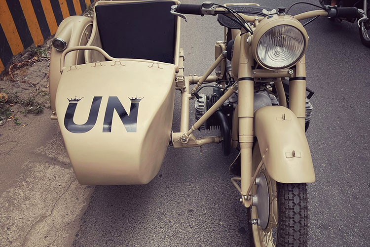 Những chiếc xe môtô BMW R61 được giới thiệu lần đầu tiên vào năm 1938 ở Berlin, Đức, cùng với 3 model khác là R51, R66 và R71. Tính năng đặc biệt trên tất cả những chiếc xe môtô của BMW là việc sử dụng hệ thống treo sau kiểu ống lồng – lần đầu tiên trong lịch sử của hãng.