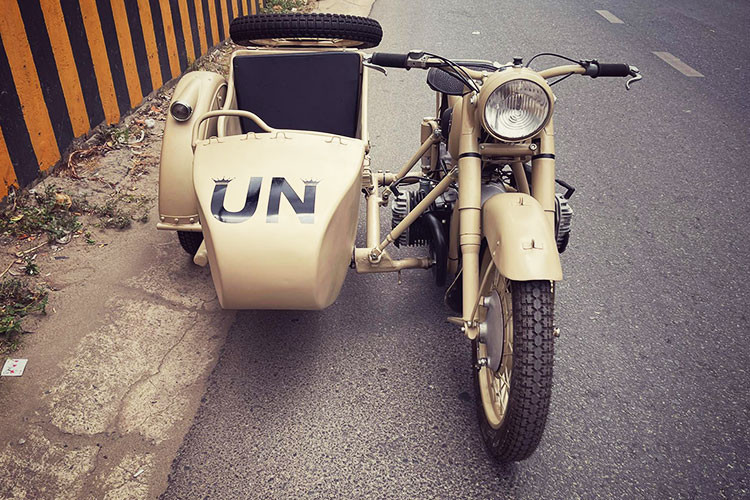 Nhắc đến ông Đặng Lê Nguyên Vũ nhiều người sẽ nghĩ đến đại gia thành đạt đam mê với những món đồ xa xỉ và danh hiệu nhà sưu tầm siêu xe và ôtô đủ chủng loại lớn nhất Việt Nam. Tuy nhiên, ít ai biết được ông cũng có niềm đam mê bất tận với môtô phân khối lớn và chiếc BMW R61 đời 1938 siêu hiếm trong bài viết này là một ví dụ.