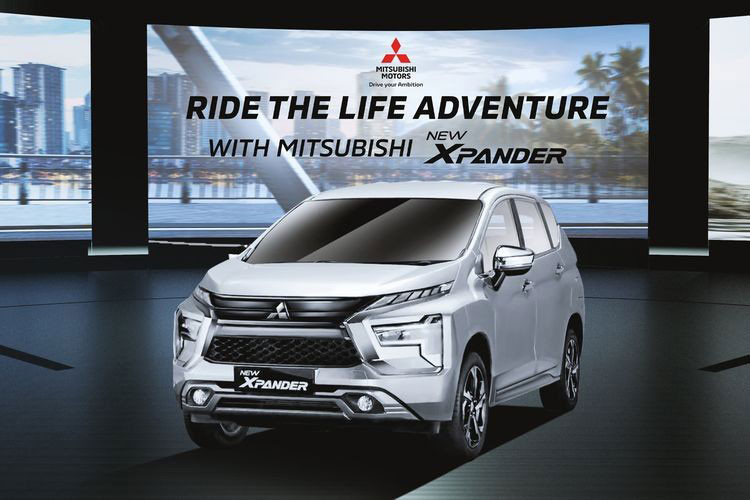 Khác với dự đoán, Mitsubishi Xpander 2022 mới đã không được vén màn trong triển lãm Ô tô Quốc tế Gaikindo Indonesia (GIIAS) 2021. Thay vào đó, hãng Mitsubishi đã bất ngờ giới thiệu Xpander 2022 tại thị trường Indonesia vào ngày 8/11, trước thềm triển lãm GIIAS 2021.