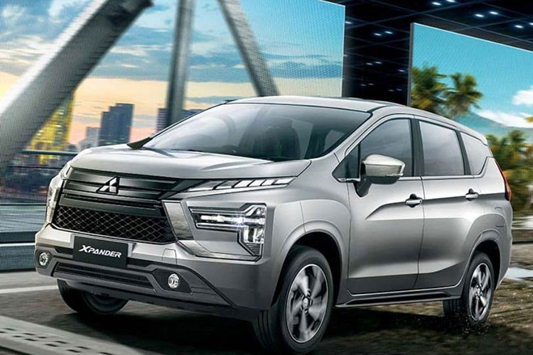 "Trái tim" của Mitsubishi Xpander 2022 vẫn là khối động cơ xăng 4 xi-lanh, dung tích 1.5L như cũ, tạo ra công suất tối đa 105 mã lực và mô-men xoắn cực đại 141 Nm. Tuy nhiên, động cơ giờ đây lại kết hợp với hộp số biến thiên vô cấp CVT thay cho loại tự động 4 cấp cũ.