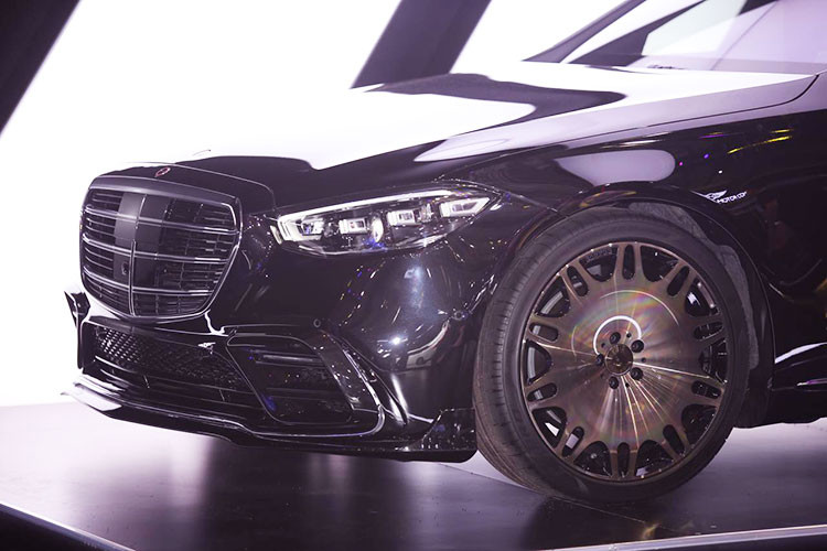 Trên Brabus B50, xe được trang bị thêm mô-đun B50 - 500 PowerXtra do Brabus phát triển bên cạnh khối động cơ xăng 6 xi-lanh thẳng hàng, tăng áp, dung tích 3.0 lít nguyên bản nhằm có thể giúp xe tạo ra công suất mới là 493 mã lực, tăng 58 mã lực và mô-men xoắn cực đại đạt con số 590 Nm.