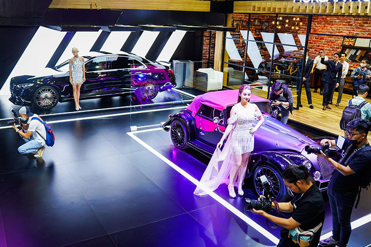 Đã kể đến thương hiệu Brabus thì ngoài việc thiết kế và nội thất ra, giới mê tốc độ rất quan tâm vào việc hãng này điều chỉnh lại động cơ cho những mẫu xe đặc biệt giới hạn của mình.