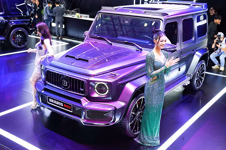 Trong lần đầu tiên tham dự triển lãm Vietnam Motor Show 2022, hãng độ Brabus trứ danh đến từ thành phố Bottrop, Đức đã mang đến 3 mẫu xe chủ lực là Brabus 800, Brabus G400 và Brabus B50 để ra mắt, giá bán chắc chắn không hề rẻ và việc sản xuất cũng được giới hạn trên toàn cầu.