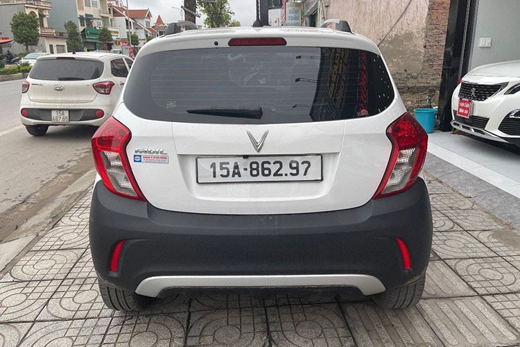 VinFast Fadil moi chay 300 km chao ban 375 trieu, dat hay re?-Hinh-2