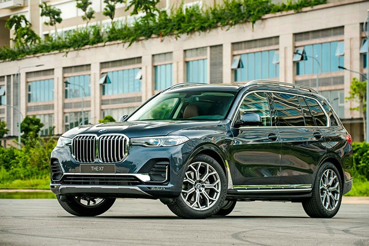 Đây không phải là lần đầu tiên BMW X7 mới giảm giá bán, khi hồi cuối năm ngoái mẫu SUV hạng sang này đã được đại lý chính hãng giảm giá với mức giảm 200 triệu đồng, còn 7,299 tỷ đồng. Mới đây, mức giảm 350 triệu đồng trực tiếp vào giá bán chỉ còn 7,149 tỷ đồng.