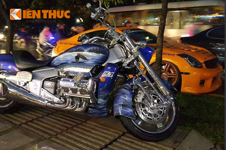 Nhóm D1 Workshop với những chiếc ôtô, môtô PKL độ cũng có mặt.