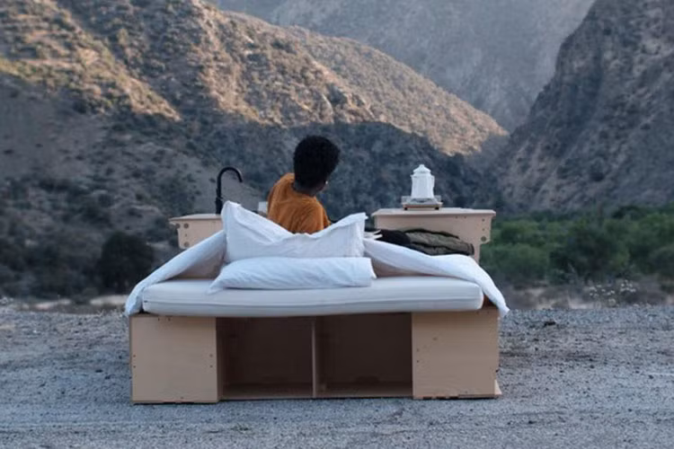 Về mặt giá cả, bộ kit độ nhà di động dành cho Nissan NV200 và Chevy City Express sẽ có giá bán lẻ 3.999 USD (khoảng 91 triệu đồng), trong khi bộ kit cho Ford Transit LWB có giá 7.995 USD (hơn 180 triệu đồng).