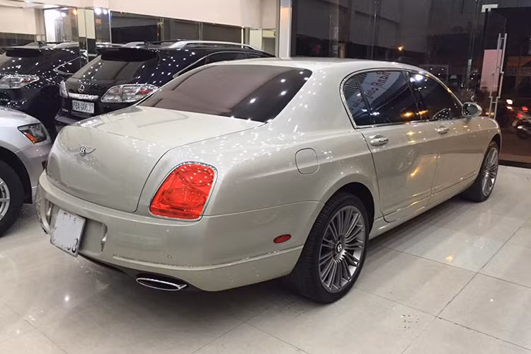 Khối động cơ trên mẫu xe siêu sang Bentley Continental Flying Spur Speed sẽ mang đến công suất tối đa 602 mã lực và mô-men xoắn cực đại 750 Nm. So với bản tiêu chuẩn, Bentley Continental Flying Spur Speed mạnh hơn đến 50 mã lực và mô-men xoắn cực đại tăng 100 Nm.