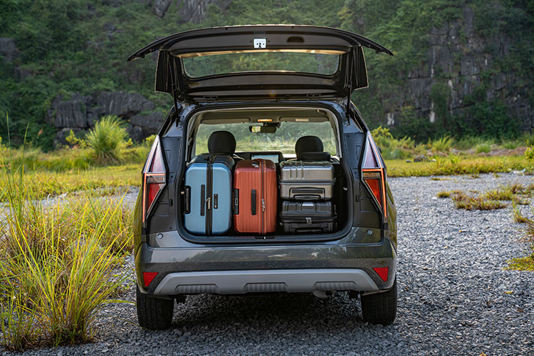 Hyundai Stargazer được phân phối tại Việt Nam trang bị động cơ xăng hút khí tự nhiên, cỗ máy Smartstream G 1.5L mới, công suất 115 mã lực tại 6.300 vòng/phút, mô-men xoắn cực đại 144 Nm tại 4.500 vòng/phút. Khối động cơ này được trang bị kim phun kép, tích hợp hệ thống quản lí nhiệt thông minh, công nghệ cam thông minh CVVT cùng bơm nhiên liệu áp suất biến thiên.