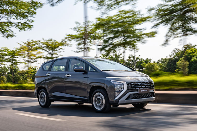 Bên cạnh đó, hệ thống an toàn thông minh SmartSense của Hyundai Motor cũng được trang bị trên Stargazer. Mức giá xe Hyundai Stargazer 2023 tại Việt Nam được công bố như sau: bản 1.5L Tiêu chuẩn là 575 triệu; 1.5L Đặc biệt là 625 triệu; 1.5L Cao cấp là 675 triệu đồng và 1.5L Cao cấp 6 chỗ là 685 triệu đồng.