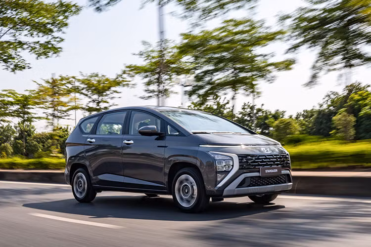 Bên cạnh đó, hệ thống an toàn thông minh SmartSense của Hyundai Motor cũng được trang bị trên Stargazer. Mức giá xe Hyundai Stargazer 2023 tại Việt Nam được công bố như sau: bản 1.5L Tiêu chuẩn là 575 triệu; 1.5L Đặc biệt là 625 triệu; 1.5L Cao cấp là 675 triệu đồng và 1.5L Cao cấp 6 chỗ là 685 triệu đồng.