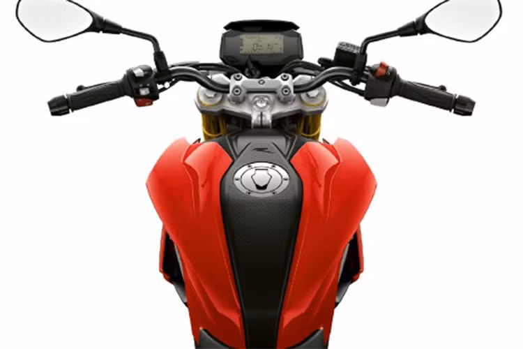 Ngoài bổ sung trên, G310R 2019 vẫn giữ nguyên thiết kế và trang bị như BMW G310R 2018. Cụ thể, BMW G310R 2019 vẫn sở hữu ngoại hình cơ bắp với nhiều đường gân nổi ở bình xăng, cánh góp và ốp đèn pha.