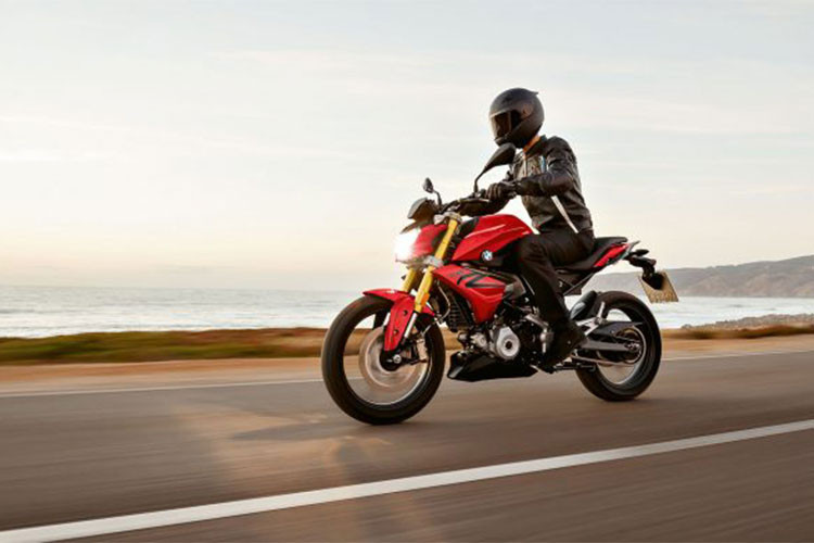 BMW Motorrad vừa công bố thông tin về phiên bản 2019 của mẫu naked bike phân khối nhỏ BMW G310R. Theo đó, xe BMW G310R 2019 sẽ không có nâng cấp gì mới so với đời cũ ngoài tùy chọn màu sắc mới.