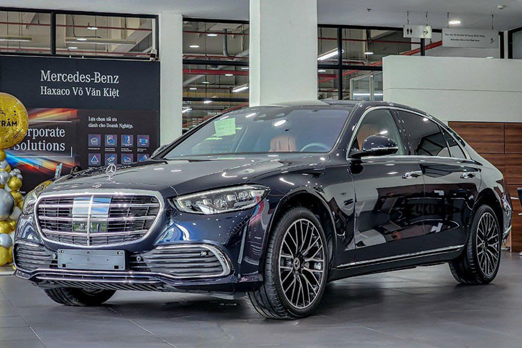 Mercedes-Benz S450 Luxury 4Matic thế hệ mới của Minh Nhựa được trang bị khối động cơ máy xăng, dung tích 3.0 lít, có tích hợp công nghệ EQ Boost sản sinh ra công suất tối đa 367 mã lực cùng mô-men xoắn cực đại đạt 500 Nm. Sức mạnh này được đồng hành cùng hộp số tự động 9 cấp, đi kèm hệ dẫn động 4 bánh.