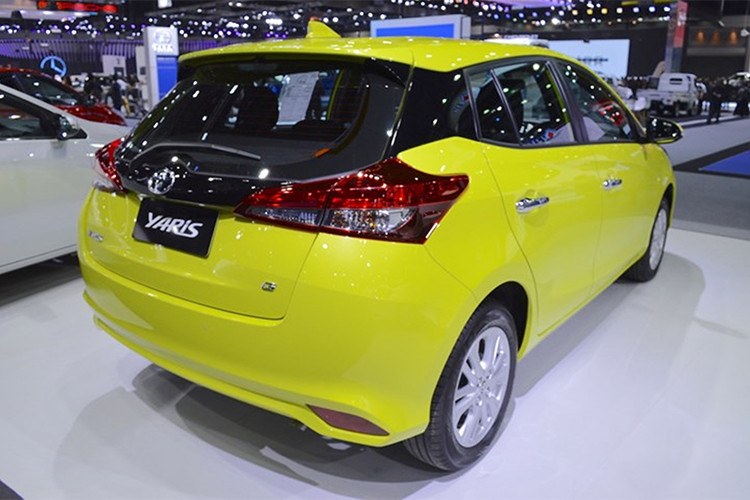Tại Thái Lan, Toyota Yaris 2018 có giá từ 569.000 Baht (khoảng 418 triệu đồng). Mẫu xe này được sản xuất tại Thái và cả Indonesia. Ngoài khu vực Đông Nam Á, mẫu xe giá rẻ này từng được nhà sản xuất mang tới “trình diện” ở thị trường Các Tiểu vương quốc Ả Rập thống nhất (UAE).