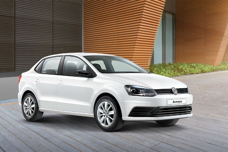 Dựa trên cơ sở là chiếc Polo đình đám, mẫu xe phổ thông Volkswagen Ameo Pace 2018 đã được hãng ôtô Đức làm mới bằng việc kéo dài phần đuôi để biến nó thành chiếc sedan có ngoại hình được thiết kế dành cho thị trường Ấn Độ với mức giá rẻ bất ngờ.