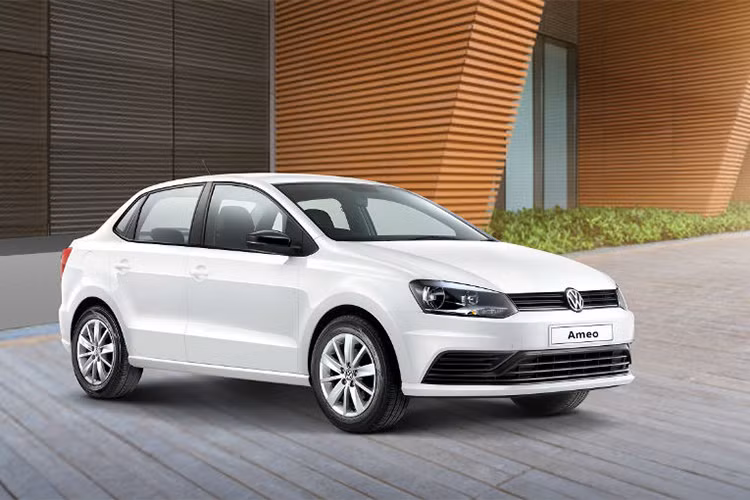 Dựa trên cơ sở là chiếc Polo đình đám, mẫu xe phổ thông Volkswagen Ameo Pace 2018 đã được hãng ôtô Đức làm mới bằng việc kéo dài phần đuôi để biến nó thành chiếc sedan có ngoại hình được thiết kế dành cho thị trường Ấn Độ với mức giá rẻ bất ngờ.