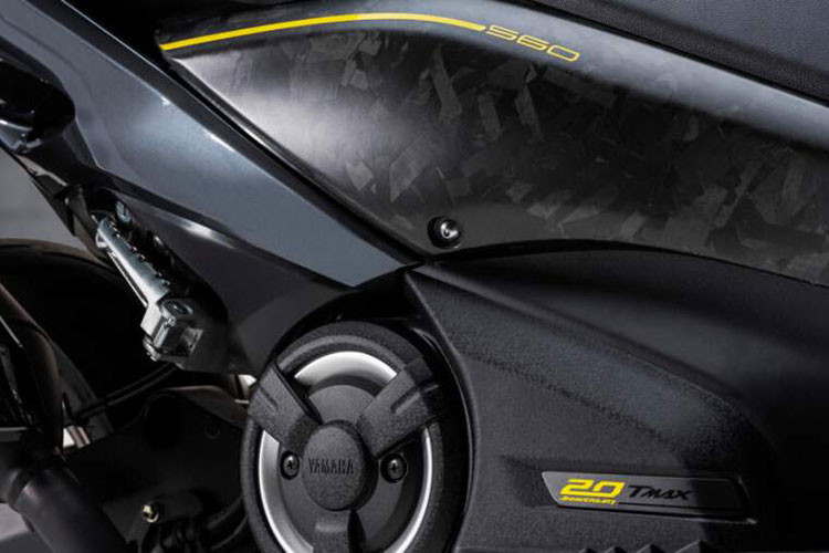 Ngoài ra, mẫu xe tay ga cỡ lớn Yamaha TMax 2021 thế hệ mới còn đi kèm hệ thống kiểm soát lực kéo và ga điện tử vơi hai chế độ vận hành.