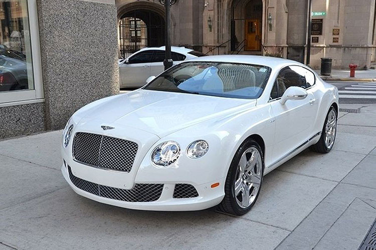 Giá xe Bentley Continental GT Speed Coupe 2013 từng được rao bán ở thị trường Việt Nam thông qua đại lý tư nhân với mức khoảng 11 tỷ đồng.