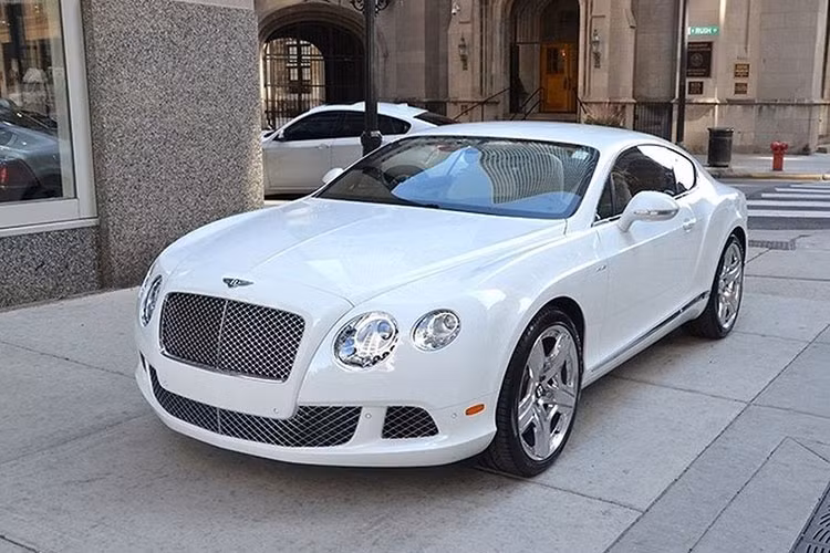 Giá xe Bentley Continental GT Speed Coupe 2013 từng được rao bán ở thị trường Việt Nam thông qua đại lý tư nhân với mức khoảng 11 tỷ đồng.