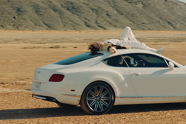 Với giai điệu latin bốc lửa và có sự xuất hiện của những tài sản hạng sang như biệt thự, du thuyền và nhất là chiếc xe siêu sang Bentley màu trắng.