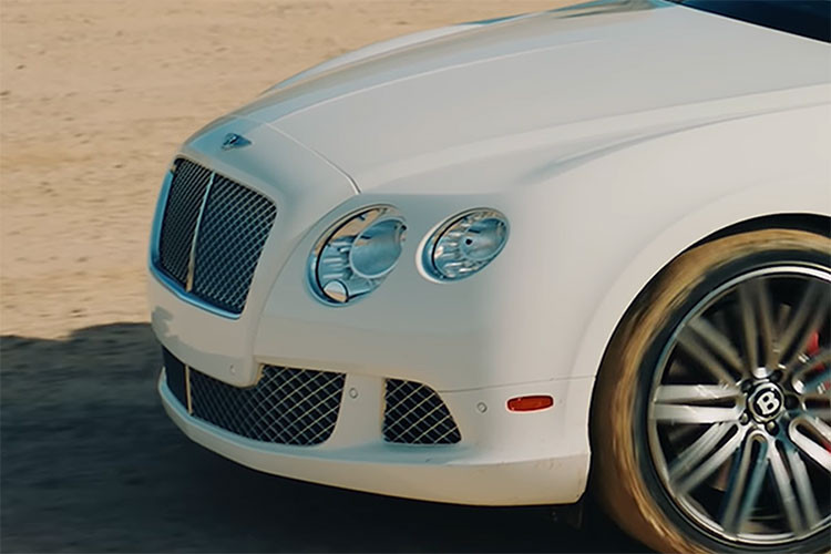 Theo tìm hiểu, đây là chiếc xe siêu sang Bentley Continental GT Speed Coupe 2013 màu trắng này, là dòng xe nhanh nhất mà Bentley từng chế tạo với tốc độ tối đa đạt 330km/h, nhanh hơn cả chiếc SuperSports.