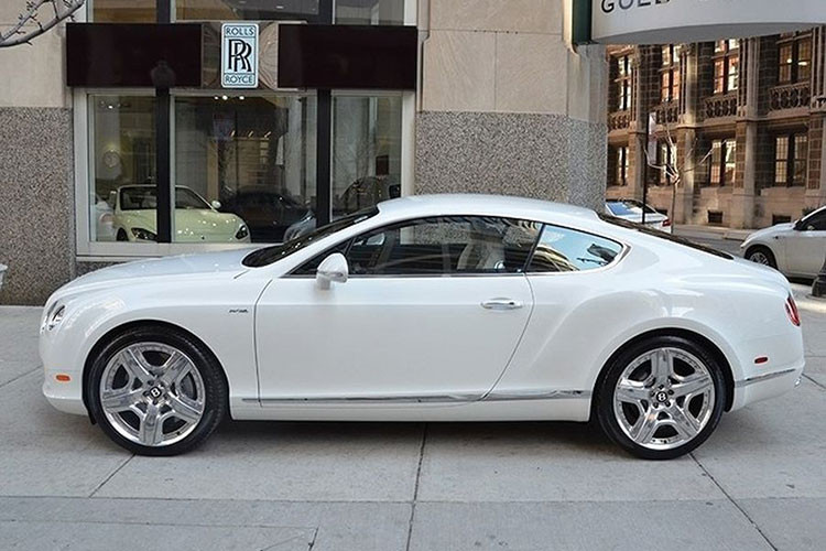 Benley Continental GT Speed Coupe 2013 sử dụng động cơ W12 6.0 lít, tăng áp kép, sản sinh công suất tối đa lên đến 616 mã lực và mô-men xoắn cực đại đạt 800 Nm. Đi kèm với khối động cơ là hộp số tự động ZF 8 cấp.