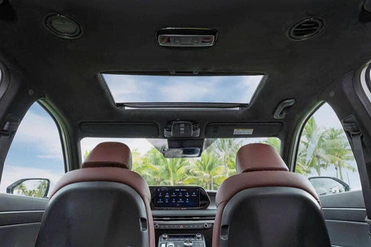 Về trang bị an toàn, Hyundai Palisade được trang bị hệ thống an toàn chủ động SmartSense bao gồm: Hệ thống chống bó cứng phanh ABS, Hệ thống hỗ trợ phanh khẩn cấp BA, Hệ thống phân bổ lực phanh EBD, Hệ thống kiểm soát lực kéo TCS, Hệ thống ổn định chống trượt thân xe VSM, Hệ thống cân bằng điện tử ESC,...