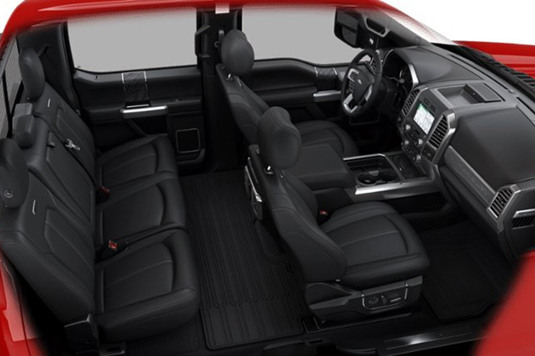 Ngoài ra, còn có gương chiếu hậu chống chói, vô lăng bọc da, sưởi ấm, tích hợp phím chỉnh âm lượng, hệ thống âm thanh B&amp;O, hệ thống định vị, hệ thống thông tin giải trí SYNC 3 và khởi động máy từ xa. Thêm vào đó là ghế trước chỉnh điện 10 hướng, nhớ vị trí và sưởi ấm/làm mát cũng như ghế sau gập 60/40 được trang bị. 