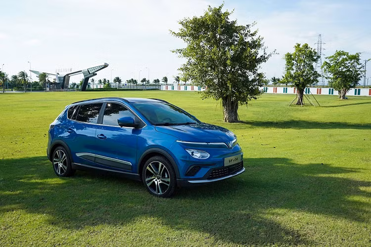 VinFast VF e34 chay dien se kip toi tay khach Viet don Tet-Hinh-2