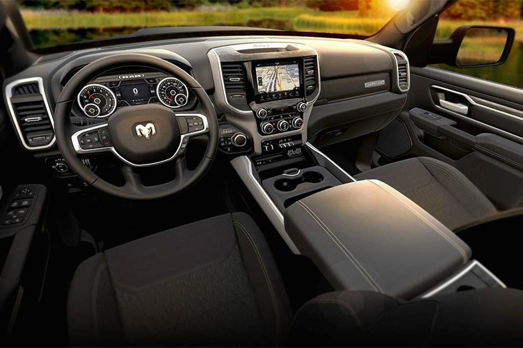 Bán tải Ram 1500 có giá bán khoảng 65.945 USD. Mặc dù là một chiếc bán tải cỡ lớn mang thương hiệu Mỹ, nhưng nó lại được đánh giá là không chỉ có thiết kế đẹp, nam tính mà còn vô cùng thực dụng, có thể phục vụ mọi nhu cầu của người ngồi trên xe.