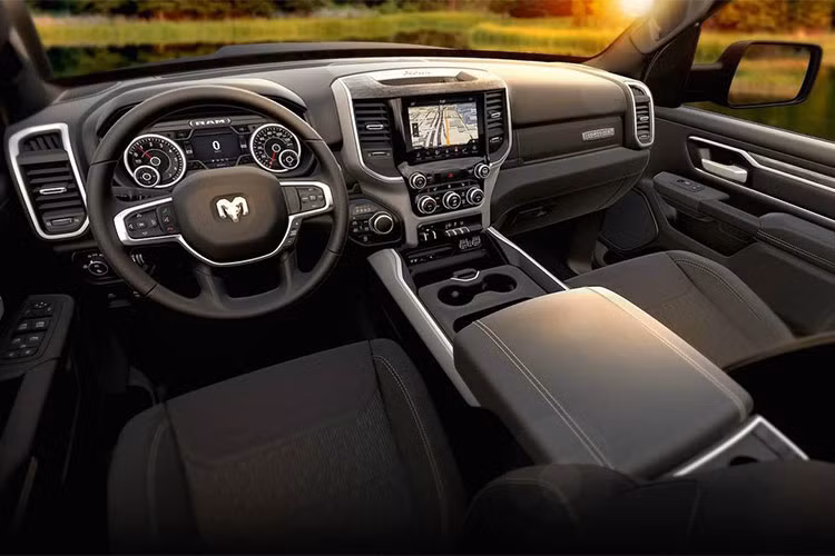 Bán tải Ram 1500 có giá bán khoảng 65.945 USD. Mặc dù là một chiếc bán tải cỡ lớn mang thương hiệu Mỹ, nhưng nó lại được đánh giá là không chỉ có thiết kế đẹp, nam tính mà còn vô cùng thực dụng, có thể phục vụ mọi nhu cầu của người ngồi trên xe.