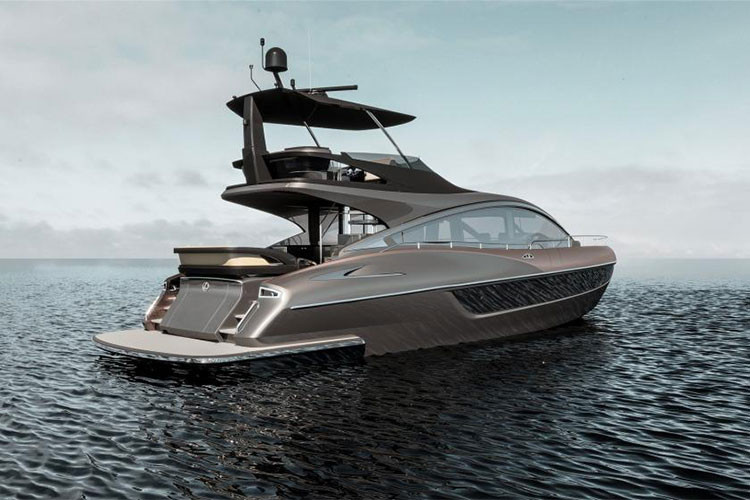 Tại vị trí tầng thượng của chiếc du thuyền hạng sang Lexus mới này cũng xuất hiện khoang lái hiện đại khiến cho việc vừa điều khiển du thuyền, vừa tận hưởng những phút giây thư giãn trở nên thuận tiện hơn.