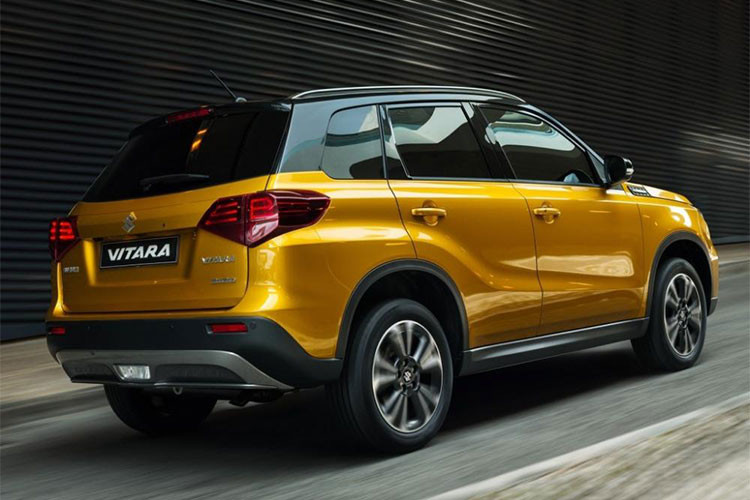 Cách đây không lâu, Suzuki Vitara đã kỷ niệm 30 năm ra đời với doanh số cộng dồn hơn 3,65 triệu chiếc tại 191 quốc gia. Thậm chí, Suzuki Vitara là thương hiệu còn lâu đời hơn cả Toyota RAV-4 hay Honda CR-V. Tuy nhiên, so với 2 "đồng hương" này, Suzuki Vitara hiện không được ưa chuộng bằng.