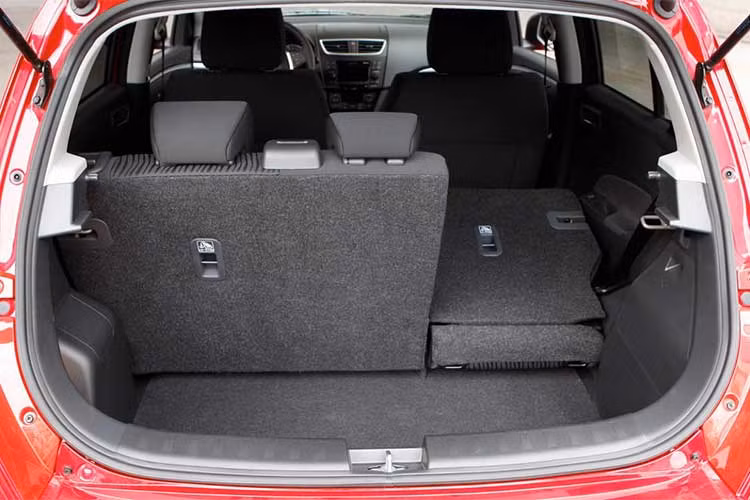 Bên cạnh đó, có thể thấy rõ thương hiệu ôtô Suzuki vài năm trở lại đây liên tục đi xuống tại thị trường ôtô Việt. Thậm chí ngay cả với mức giá bán rẻ tại Việt Nam, Suzuki Celerio cũng sẽ gặp không ít trở ngại từ những đàn anh đi trước - cụ thể là mẫu xe sedan Suzuki Ciaz từng được ra mắt rầm rộ tại triển lãm ôtô VMS 2016.