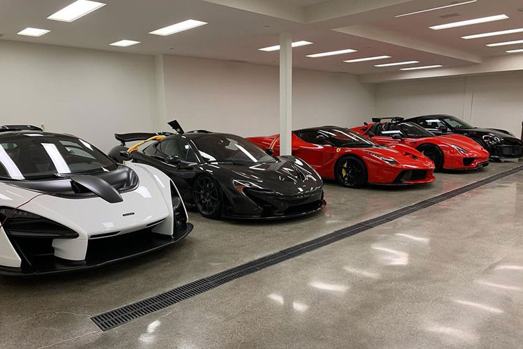 Cụ thể, những cái tên này bao gồm McLaren Senna chỉ có 500 xe trên toàn thế giới và bộ xe hypercar hybrid quyền lực Porsche 918 Spyder có 918 chiếc, Ferrari LaFerrari bán ra 500 xe và McLaren P1 chỉ 375 chiếc trên toàn thế giới. Bộ sưu tập xe hypercar ấn tượng của anh Hiệp khiến không ít đại gia lắm tiền trên thế giới phải ngưỡng mộ vì độ chịu chơi.