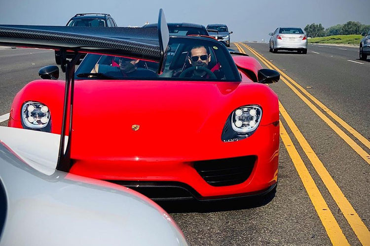 Bên cạnh đó là Porsche 911 GT3 RS và Porsche 911 GT2 RS có giá 350.000 đô la đến 420.000 đô la, tùy theo cấu hình, cả 2 chiếc xe Porsche 911 này cũng được anh Hiệp chọn gói cao cấp nhất. Những chiếc xe khác anh Hiệp và gia đình đang sở hữu bao gồm Mercedes-Benz S-Class hay Cadillac Escalade.