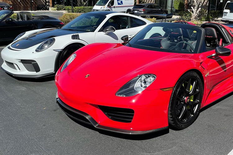 Được biết, trước đó doanh nhân gốc Việt còn sở hữu 1 chiếc siêu xe Lamborghini Aventador và xe giới hạn McLaren 675LT nhưng đã bán lại vì cảm thấy không ấn tượng. Ngoài ra, garage của anh Hiệp còn từng xuất hiện siêu xe Ferrari 488 Pista màu bạc nhưng video mới nhất quay dàn xe của doanh nhân này không thấy góp mặt.