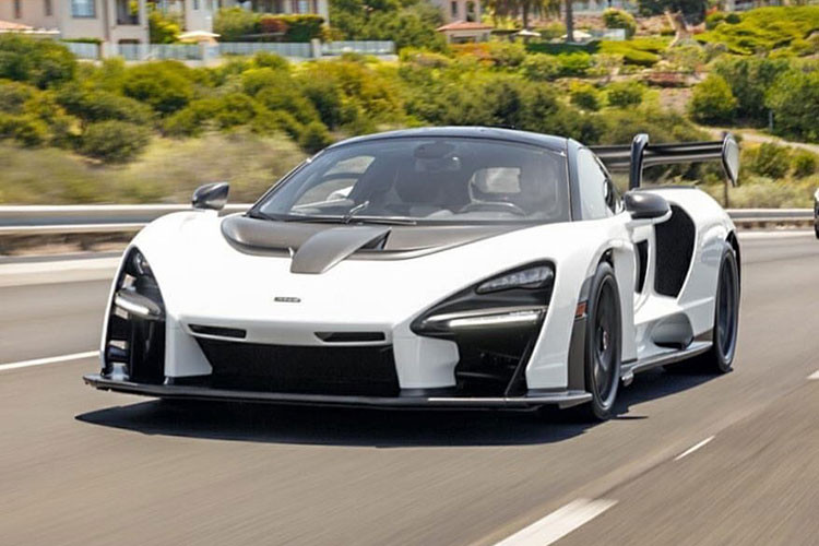 Trong dàn xe hypercar này, chiếc xe McLaren Senna được anh Hiệp đánh giá mang đến khả năng lái đỉnh nhất so với bộ 3 hypercar hybrid là Ferrari LaFerrari, Porsche 918 Spyder và McLaren P1. Xe được sơn màu trắng mờ kết hợp sợi carbon và được doanh nhân này đặt mua theo diện mới toanh.