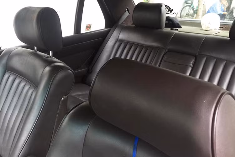 Được biết, Cadillac Seville mui trần này là dòng xe sang được Cadillac sản xuất từ năm 1975 đến cuối năm 2004. Trong thời gian tồn tại, Seville thường có giá bán cao nhất trong số các mẫu sedan của Cadillac.