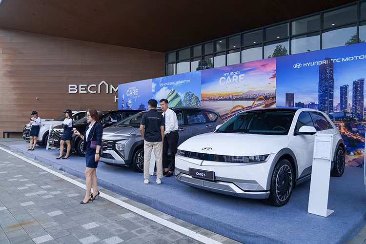 Hang nghin khach hang mien Nam trai nghiem Hyundai Care Day 2024-Hinh-2