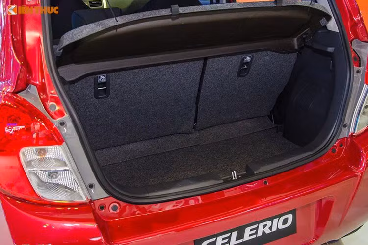 Mẫu xe Suzuki Celerio 2017 mới sẽ được phân phối tại Việt Nam chỉ với phiên bản động cơ 1.0L, cho công suất 68 mã lực. Trong khi đó, các đối thủ Kia Morning, Hyundai Grand i10 hay Chevrolet Spark đều có phiên bản trang bị động cơ từ 1.2L (riêng Kia Morning là động cơ 1.25L), cho công suất lần lượt là 86 mã lực, 87 mã lực và 80 mã lực.