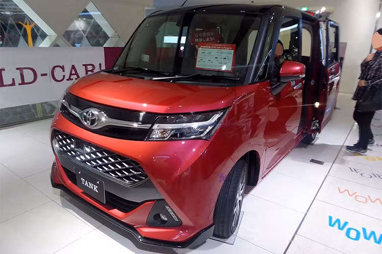 Xe sẽ sử dụng khối động cơ ba xi-lanh 1.0 lít, trong đó động cơ hút khí tự nhiên 1KR-FE hoặc tăng áp 1KR-VET được kết hợp với một truyền động biến thiên liên tục (CVT) gửi sức mạnh cho bánh trước. Tuy nhiên chi tiết về khối động cơ này hiện vẫn chưa được hãng xe Nhật bản công bố chính thức.