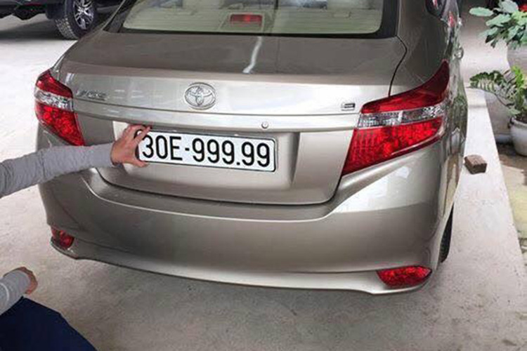 Ngay sau khi thông tin này được đăng tải, theo nhiều nguồn tin chiếc Vios này đã được bán lại với mức giá siêu khủng, lên tới 1,6 tỷ đồng, cao gấp khoảng hơn 3 lần giá trị thật của chiếc xe trên thị trường hiện nay. 