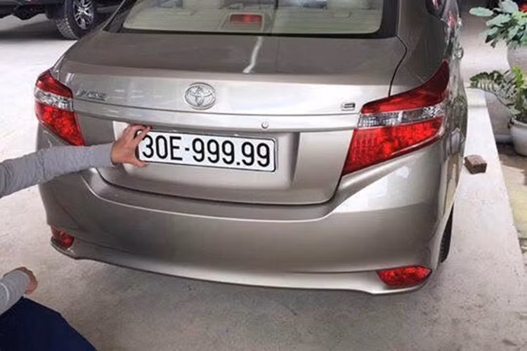 Ngay sau khi thông tin này được đăng tải, theo nhiều nguồn tin chiếc Vios này đã được bán lại với mức giá siêu khủng, lên tới 1,6 tỷ đồng, cao gấp khoảng hơn 3 lần giá trị thật của chiếc xe trên thị trường hiện nay. 