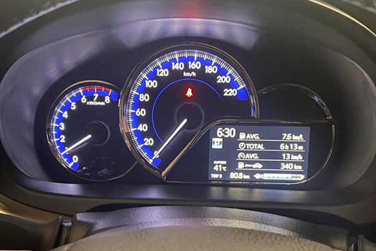 Hiện tại, xe mới chỉ lăn bánh chưa đầy 100 km, cũng nhận được nhiều sự quan tâm nhưng phần đồng cho rằng mức giá 1,1 tỷ đồng chủ xe Toyota Vios đề ra là quá cao nhưng vẫn nằm trong tầm chấp nhận được của những người chơi sẵn sàng mua xe biển đẹp về để sưu tầm. Cụ thể, đã có khách trả giá 1 tỷ đồng nhưng chủ xe không đồng ý bán mà mong muốn có giá tốt hơn, tối thiếu là 1,05 tỷ đồng.