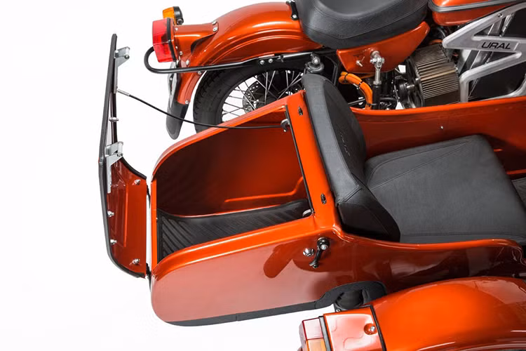 Khác với những chiếc Ural sidecar truyền thống, cung cấp sức mạnh cho xe không phải là động cơ đốt trong mà là mô-tơ điện không chổi than Z-Force 75-7 được cung cấp bởi Zero.