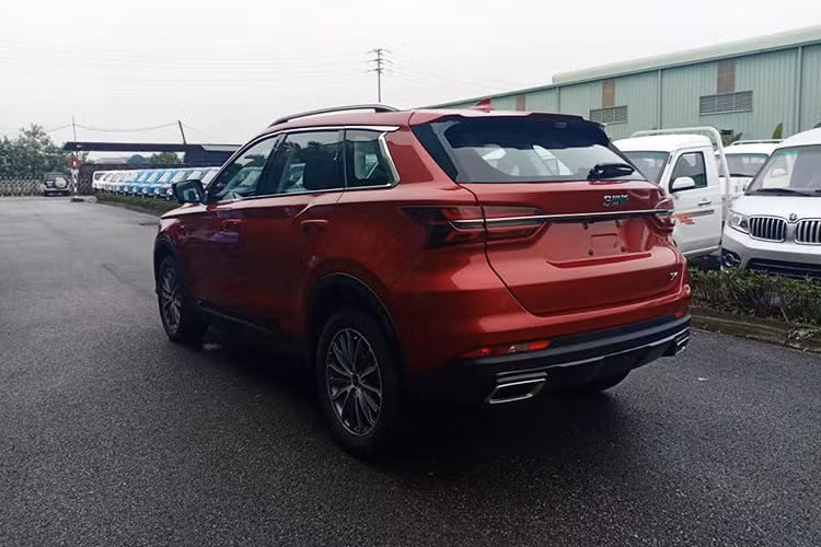 SWM G01 được trang bị động cơ tăng áp của Shineray có dung tích 1.5L kết hợp với hộp số tự động 6 cấp và hệ dẫn động cầu trước, cho công suất tối đa 156 mã lực và mô-men xoắn cực đại 230 Nm. Trang bị an toàn gồm có phanh ABS, phân bổ lực phanh điện tử EBD, phanh tay điện tử, cân bằng điện tử, hệ thống chống trượt, hỗ trợ khởi hàng ngang dốc…